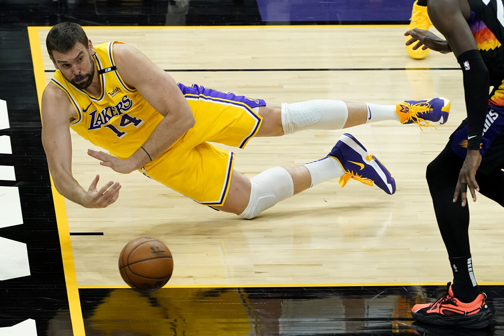 APTOPIX Lakers Suns Basketball